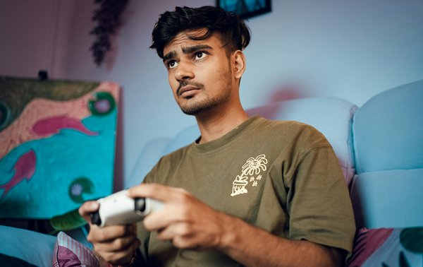 How Can AI Revolutionize the Future of UK High-Tech Industries?